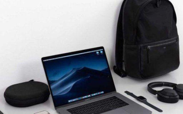 What features should a laptop backpack have?
