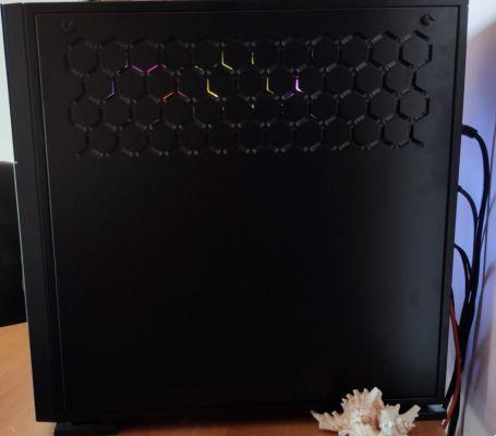 Revisión de InWin N515: una carcasa de PC espacial